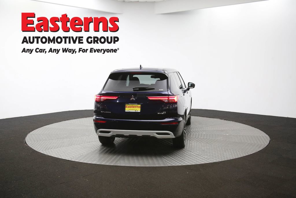 Used 2023 Mitsubishi Outlander SE image 36