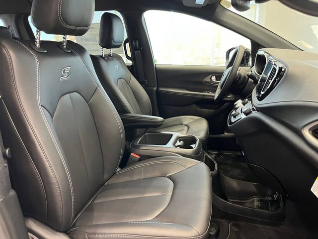 New 2026 Chrysler Pacifica Select image 32