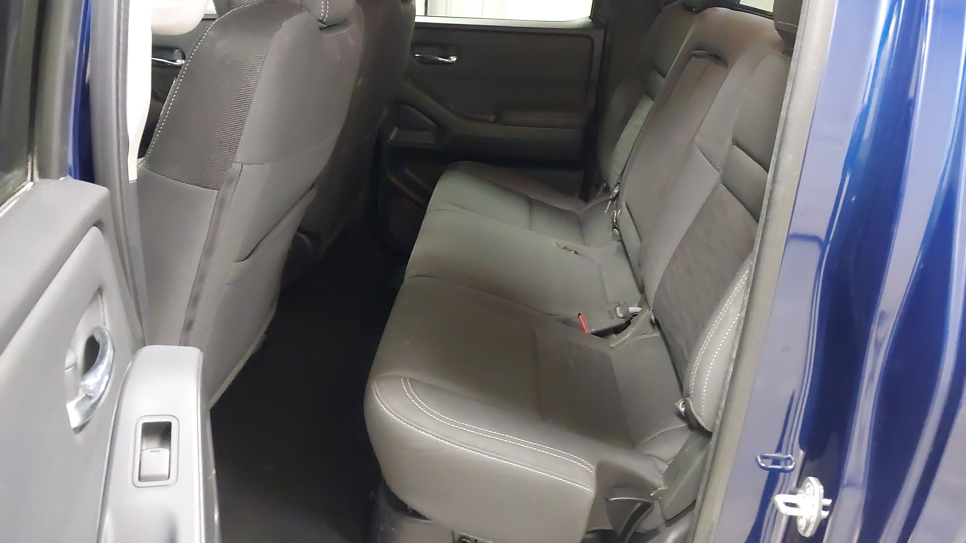 Used 2022 Nissan Frontier SV AWD/4WD image 39