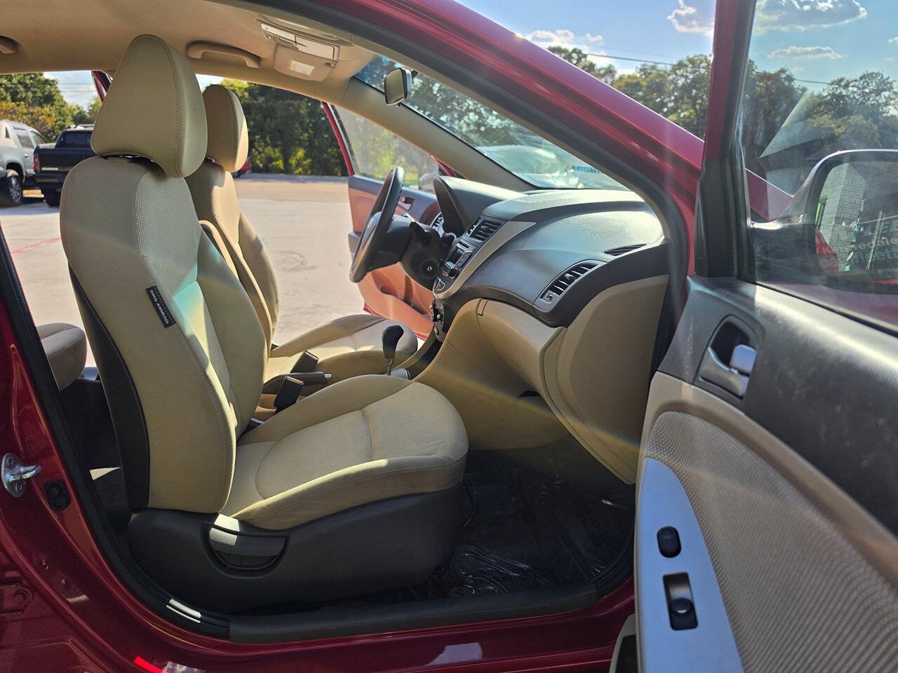 Used 2014 Hyundai Accent GLS FWD image 29