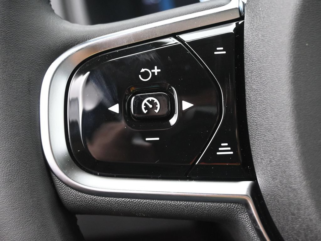 New 2025 Volvo XC90 B6 Plus w/ Protection Package Premier AWD/4WD image 11