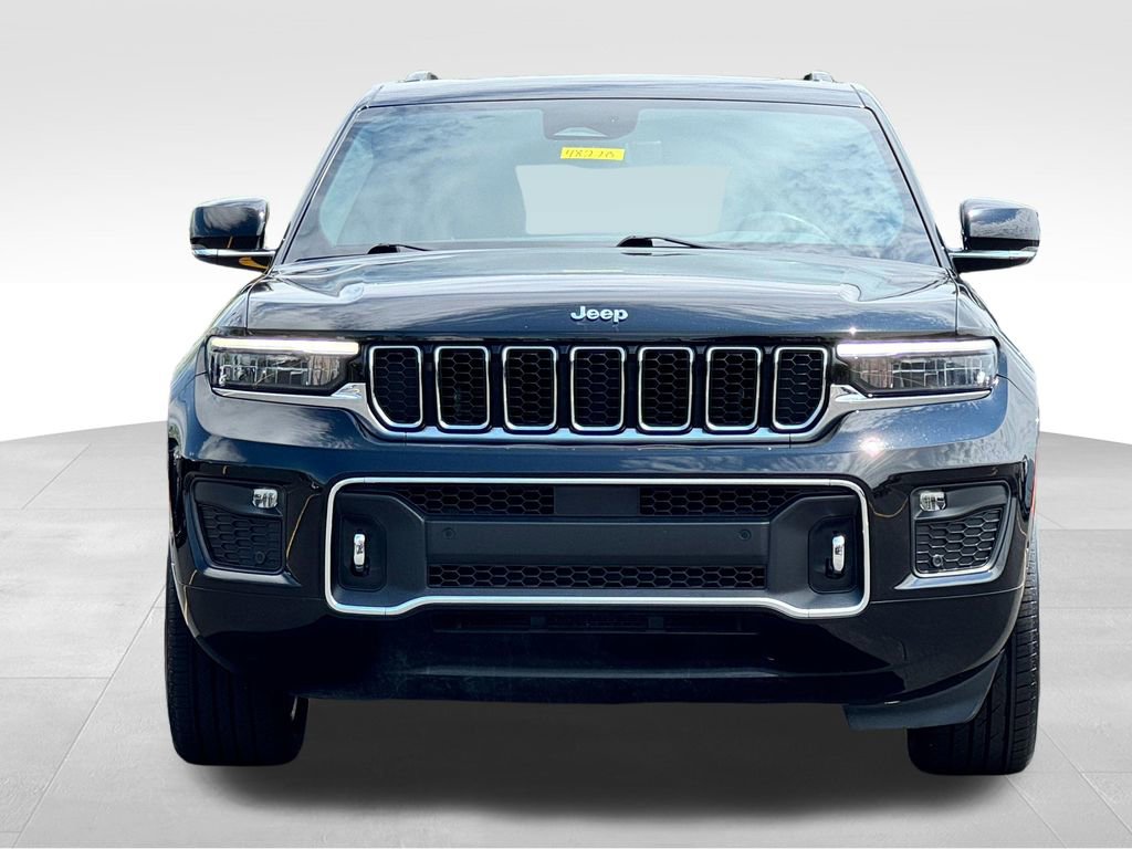 Used 2023 Jeep Grand Cherokee Overland w/ Luxury Tech Group IV AWD/4WD image 2