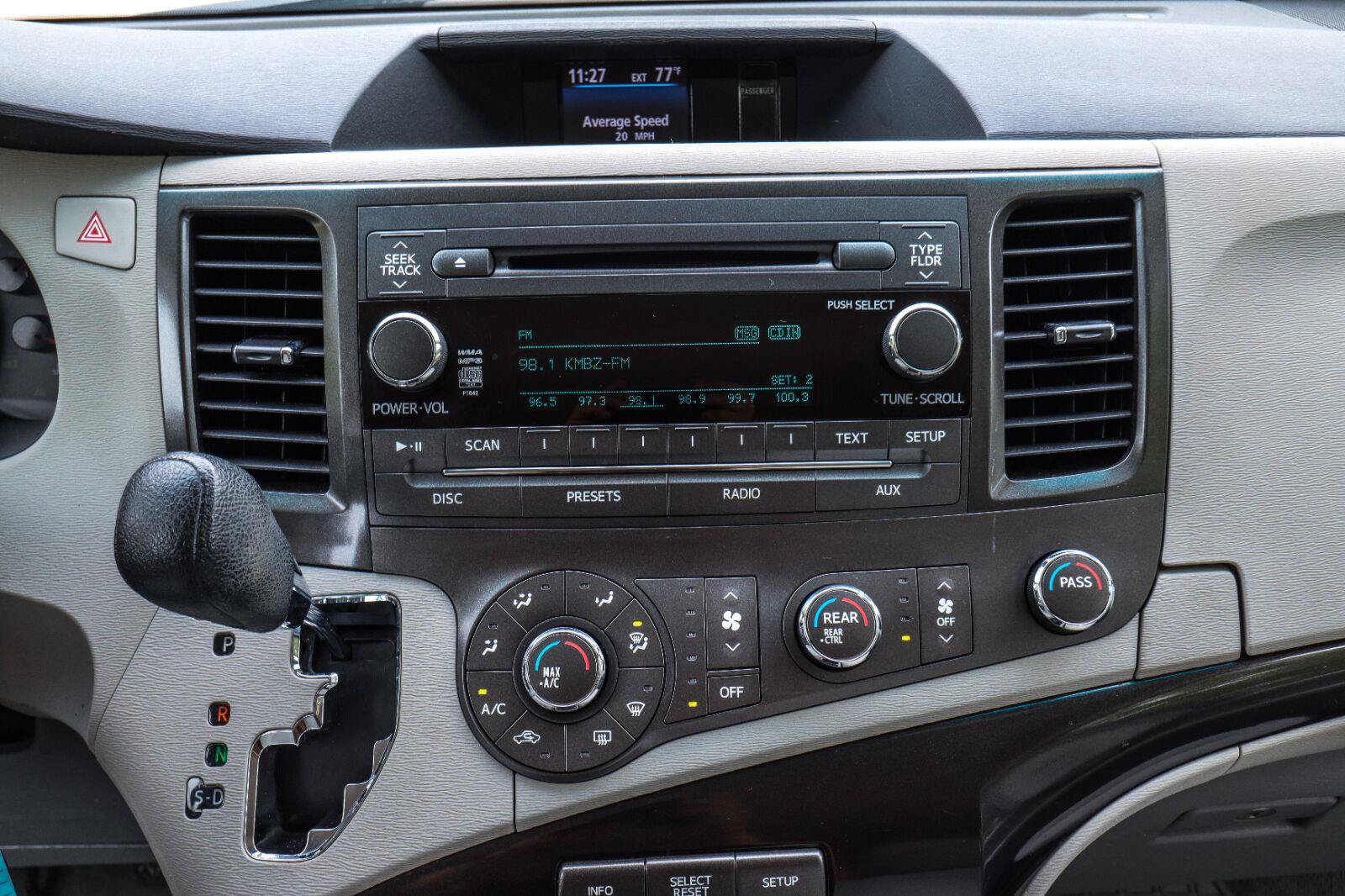 Used 2011 Toyota Sienna LE w/ Towing Pkg FWD image 23