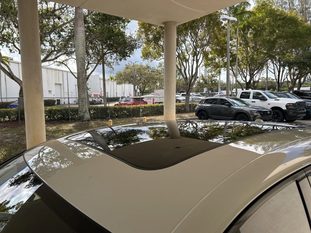 Used 2022 Porsche Macan image 16