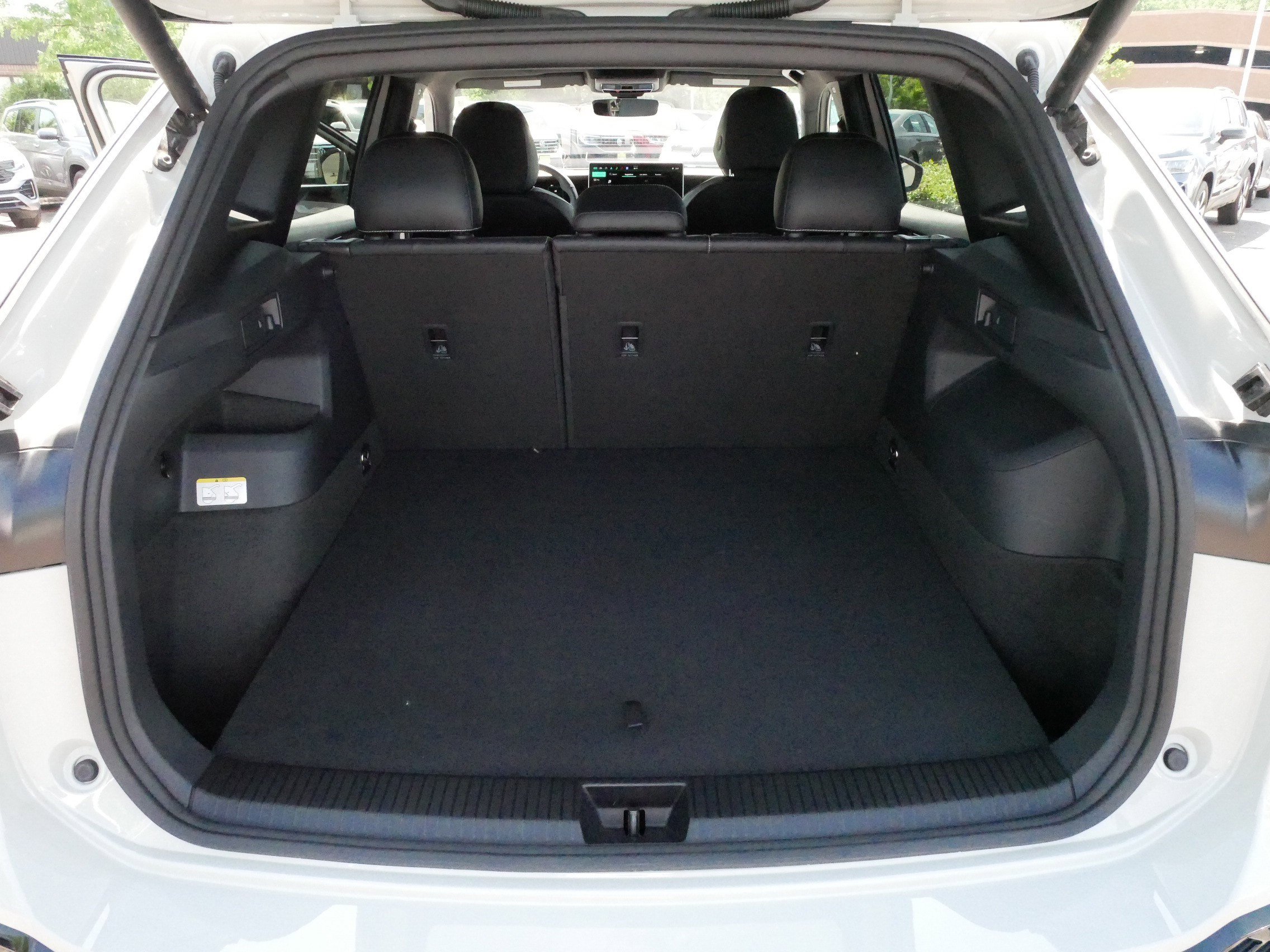 Certified 2025 Volkswagen Tiguan SEL R-Line AWD/4WD image 18