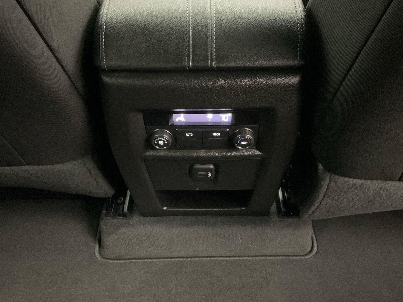 Certified 2023 Chevrolet Traverse LT FWD image 27
