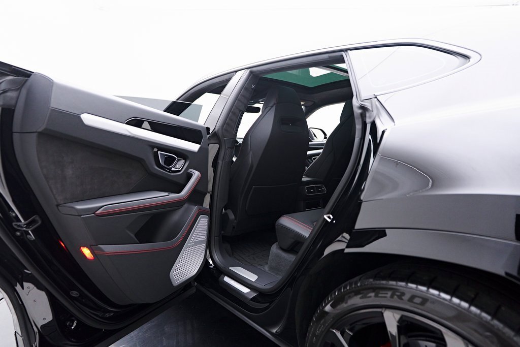 Used 2022 Lamborghini Urus image 34