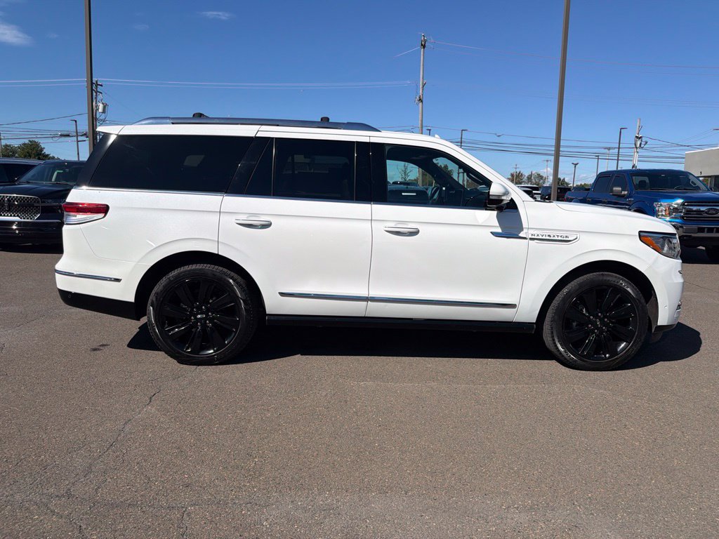 Certified 2023 Lincoln Navigator Reserve AWD/4WD image 8
