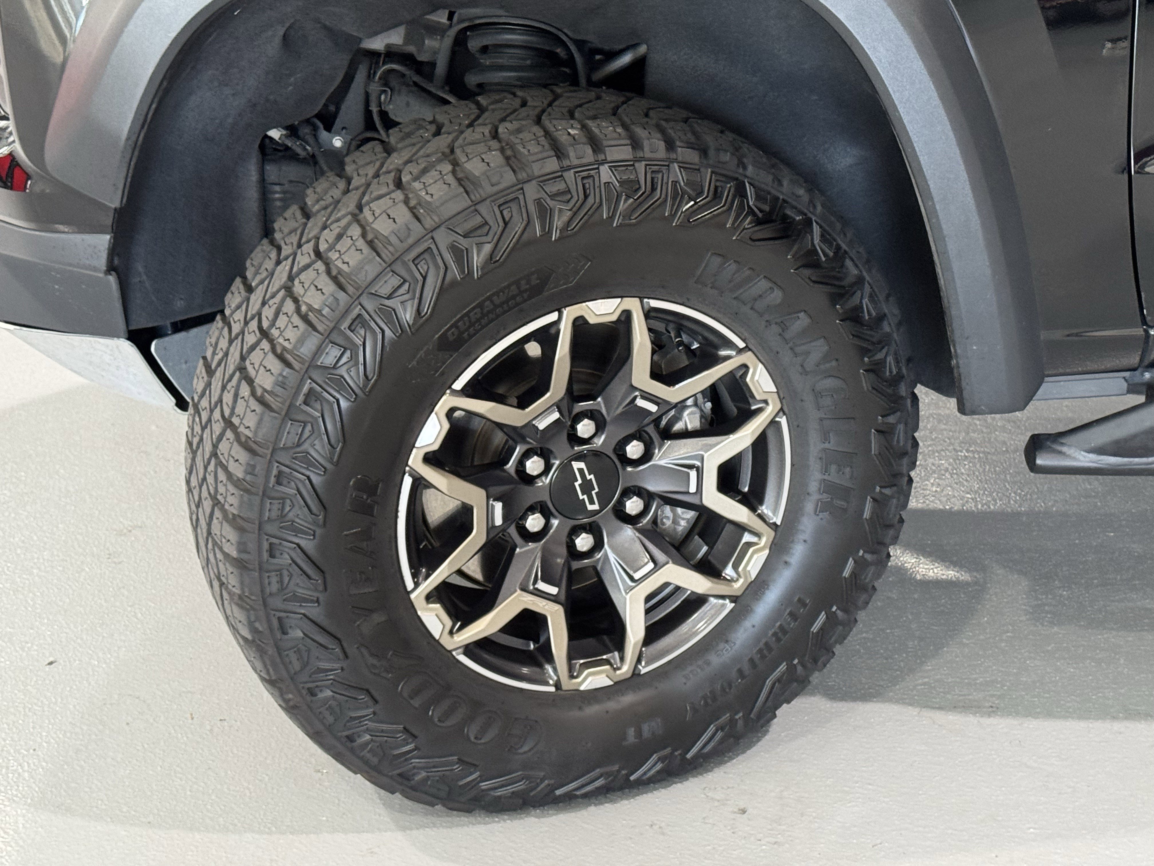 Used 2024 Chevrolet Colorado ZR2 w/ Technology Package image 40