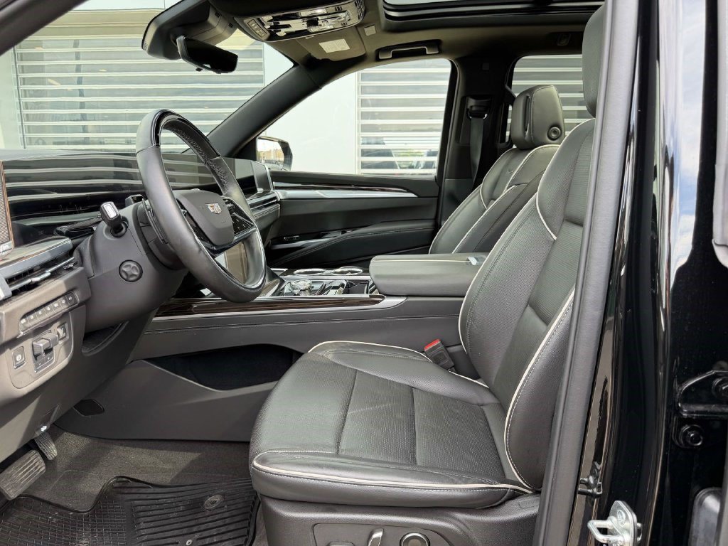 Certified 2025 Cadillac Escalade ESV Premium Luxury w/ Touring Package AWD/4WD image 19