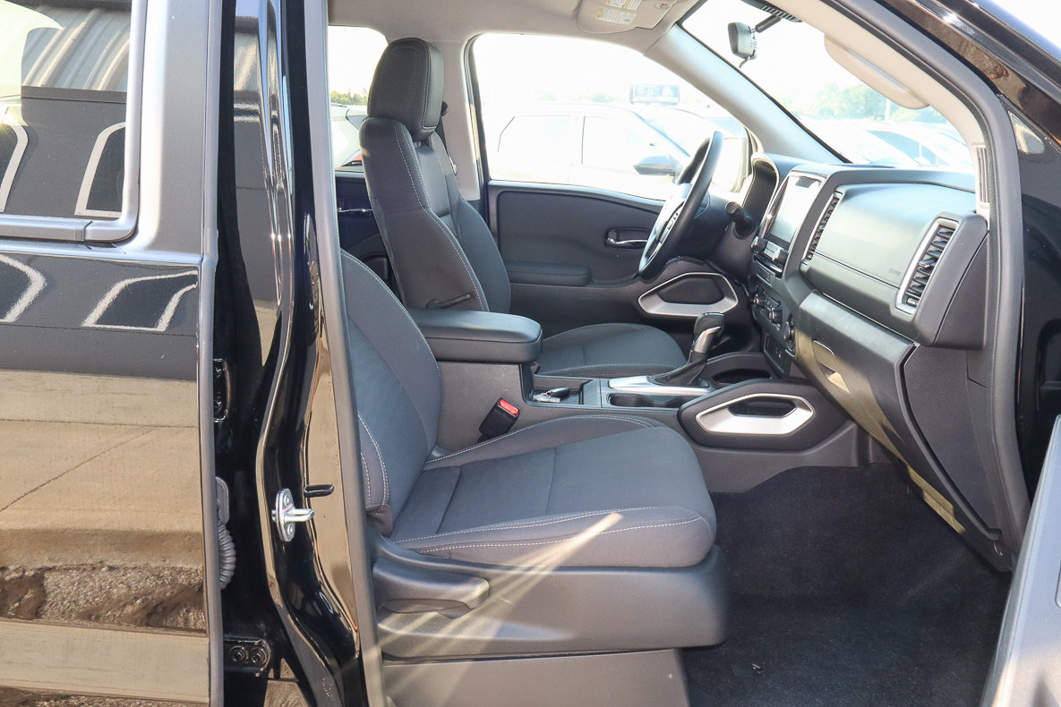 Used 2024 Nissan Frontier SV image 26