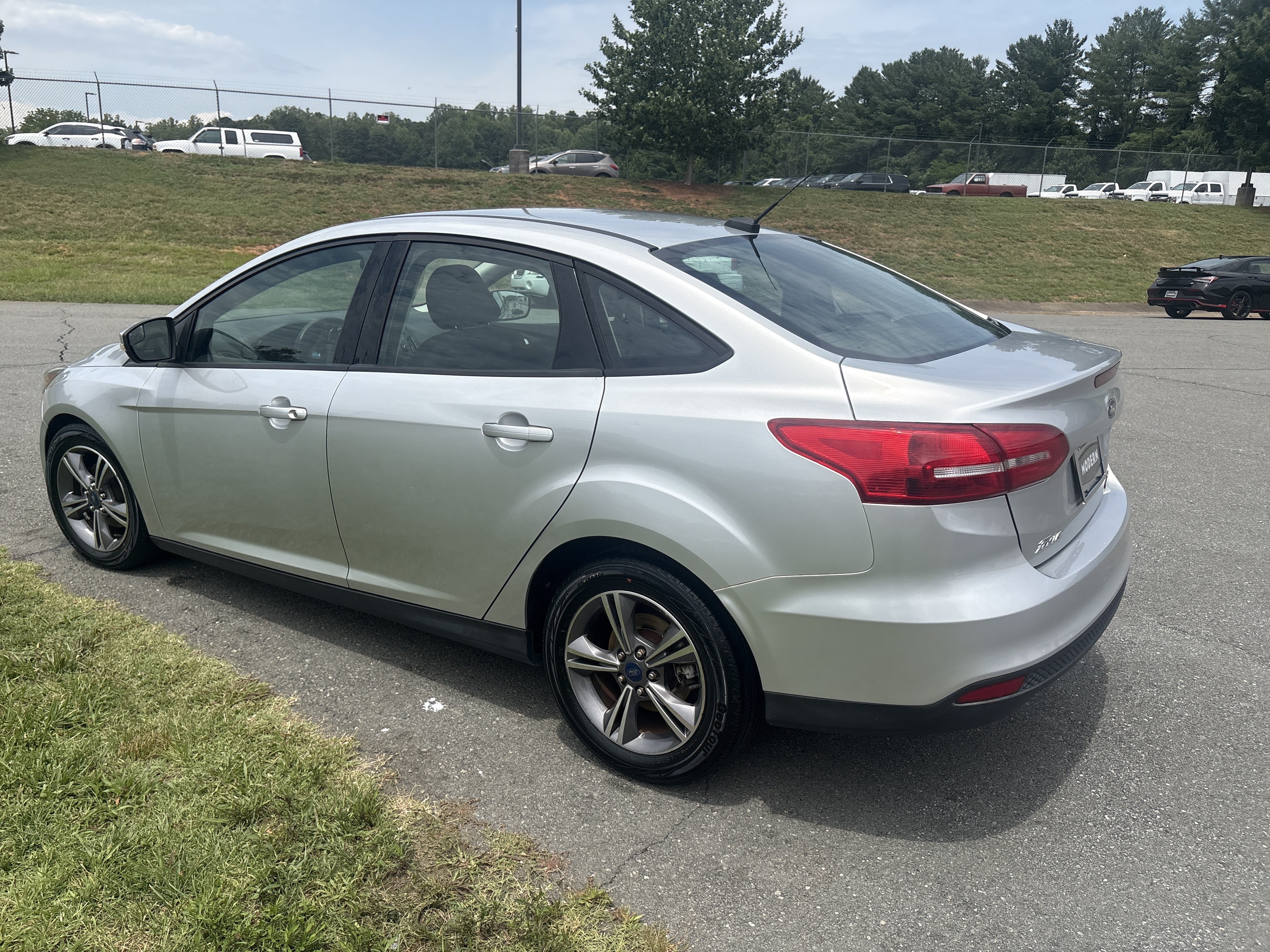 Used 2017 Ford Focus SE FWD image 3