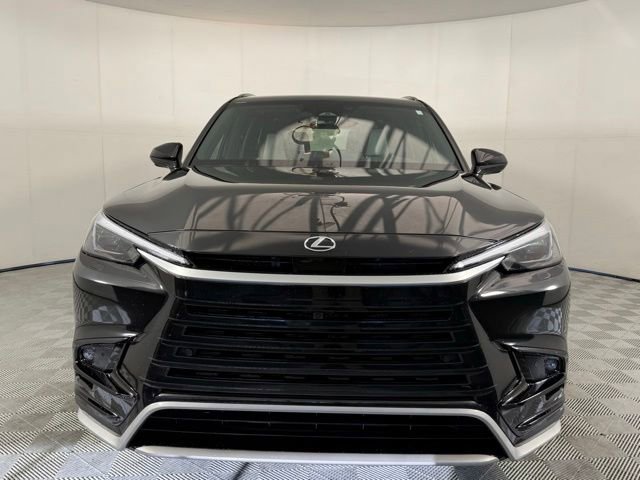 Used 2025 Lexus TX 500h AWD w/ Technology Package image 10