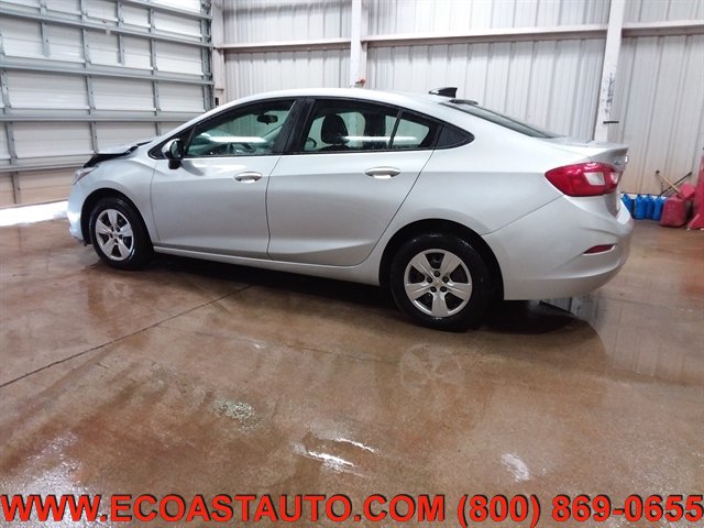 Used 2018 Chevrolet Cruze LS FWD image 4