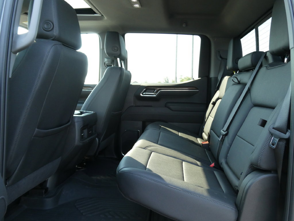 Used 2025 Chevrolet Silverado 1500 LT Trail Boss w/ Convenience Package II AWD/4WD image 19