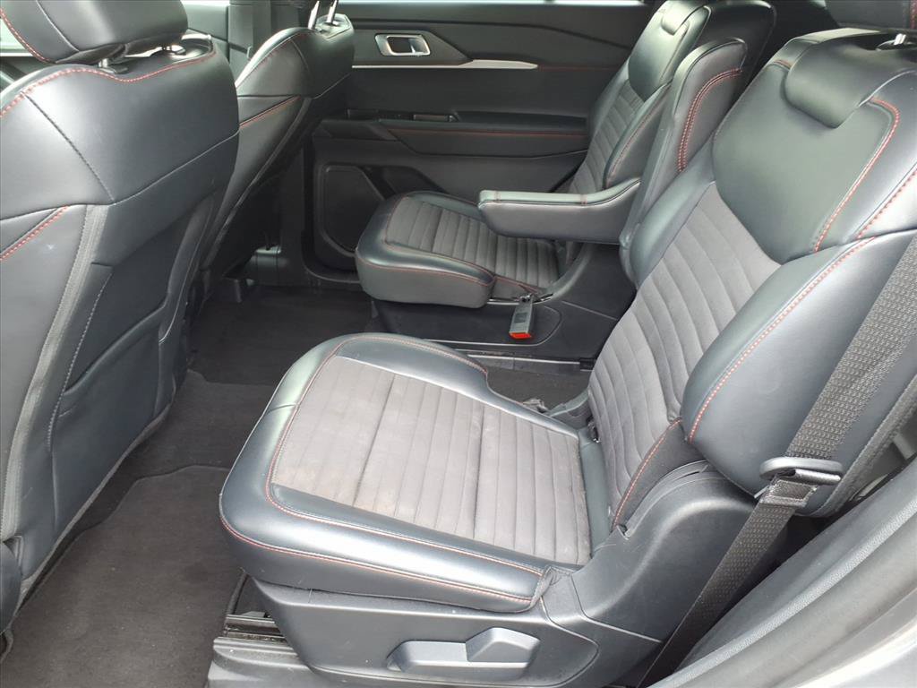 Used 2025 Ford Explorer ST-Line AWD/4WD image 13