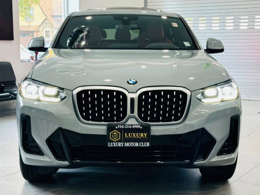 Used 2025 BMW X4 xDrive30i image 3