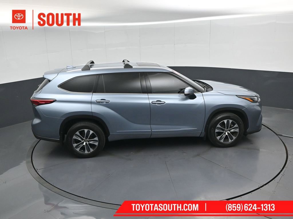 Used 2022 Toyota Highlander XLE AWD/4WD image 52