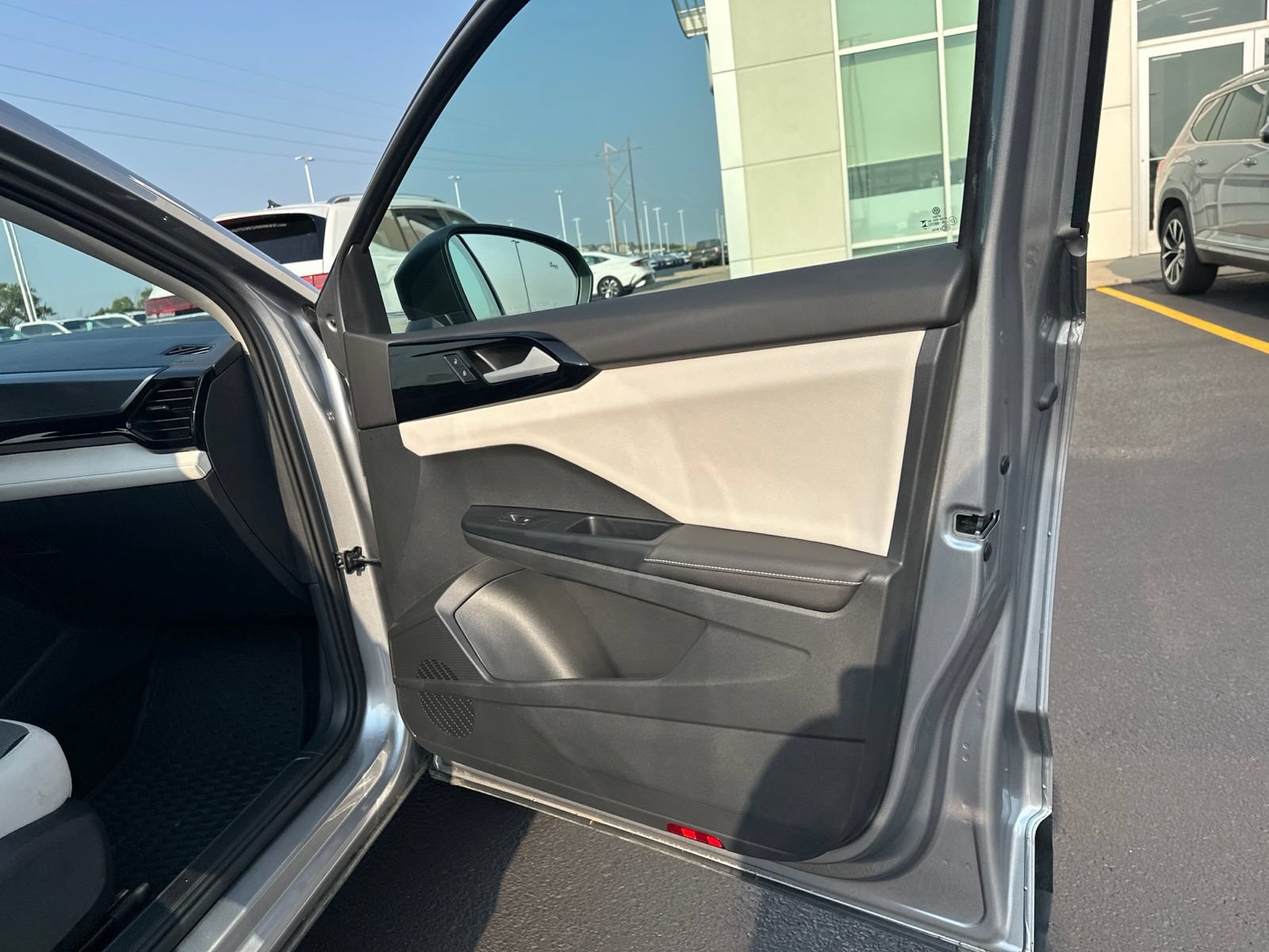 Certified 2025 Volkswagen Taos S AWD/4WD image 37