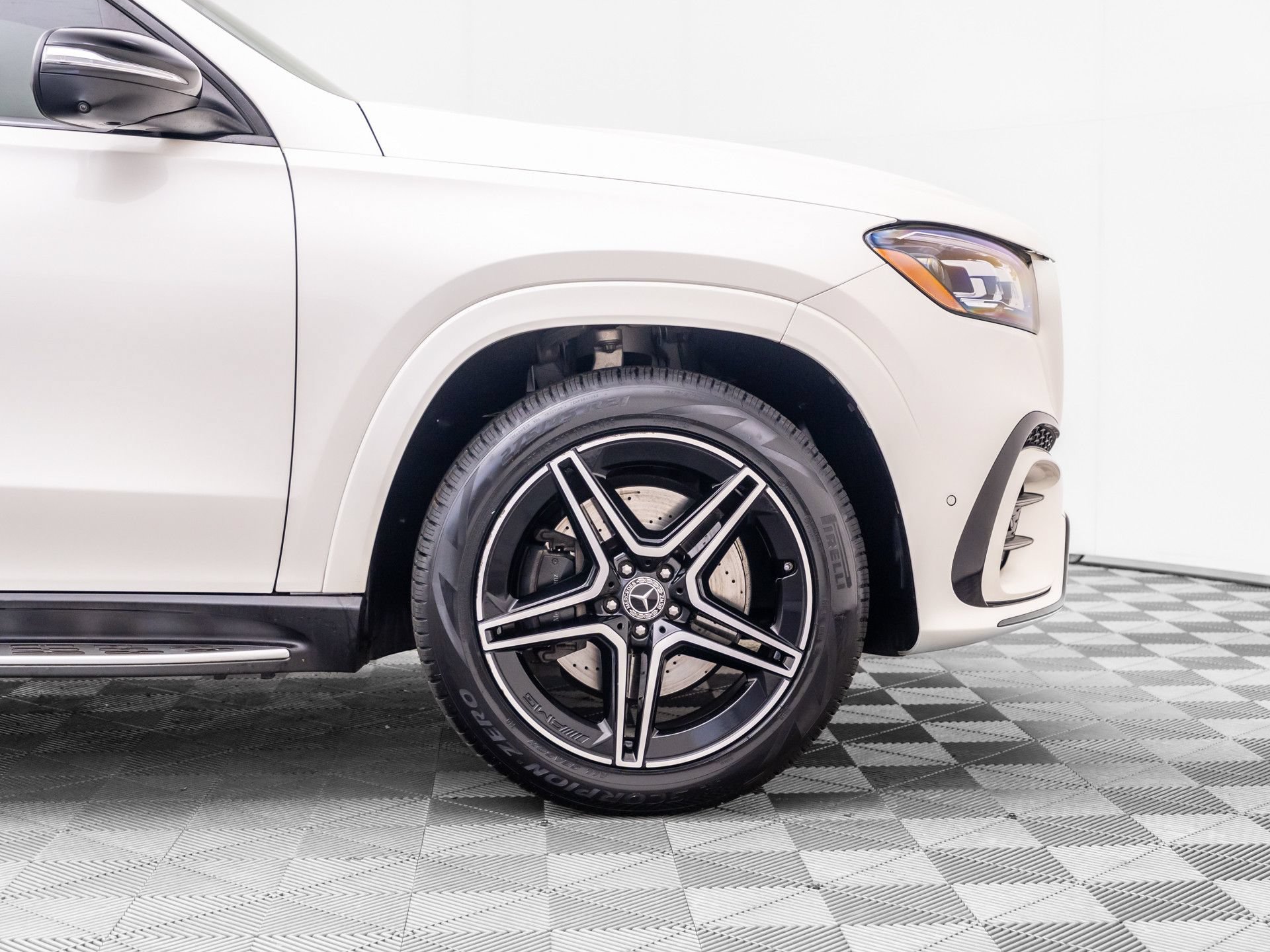 Used 2024 Mercedes-Benz GLS 450 4MATIC image 37