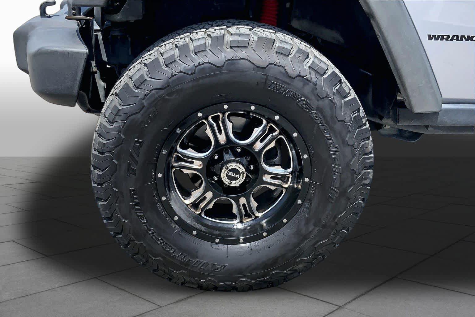 Used 2013 Jeep Wrangler Rubicon w/ PWR Convenience Group AWD/4WD image 9