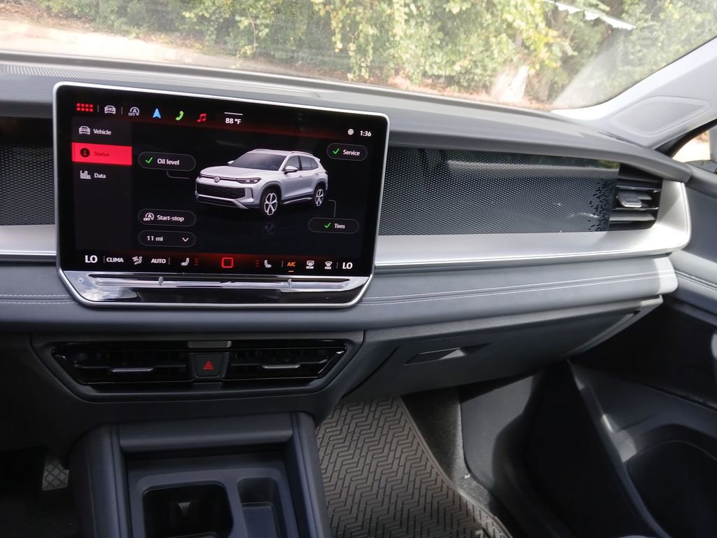 New 2025 Volkswagen Tiguan SE image 17