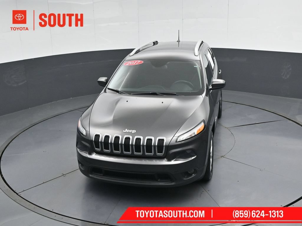 Used 2017 Jeep Cherokee Latitude w/ Comfort & Sound Group FWD image 44