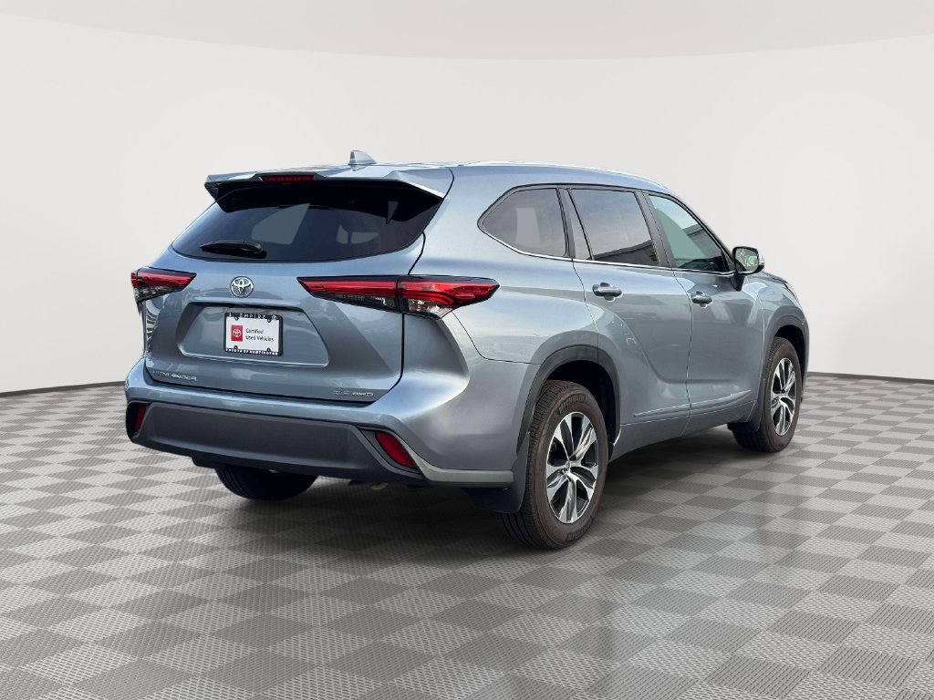 Used 2023 Toyota Highlander XLE AWD/4WD image 7