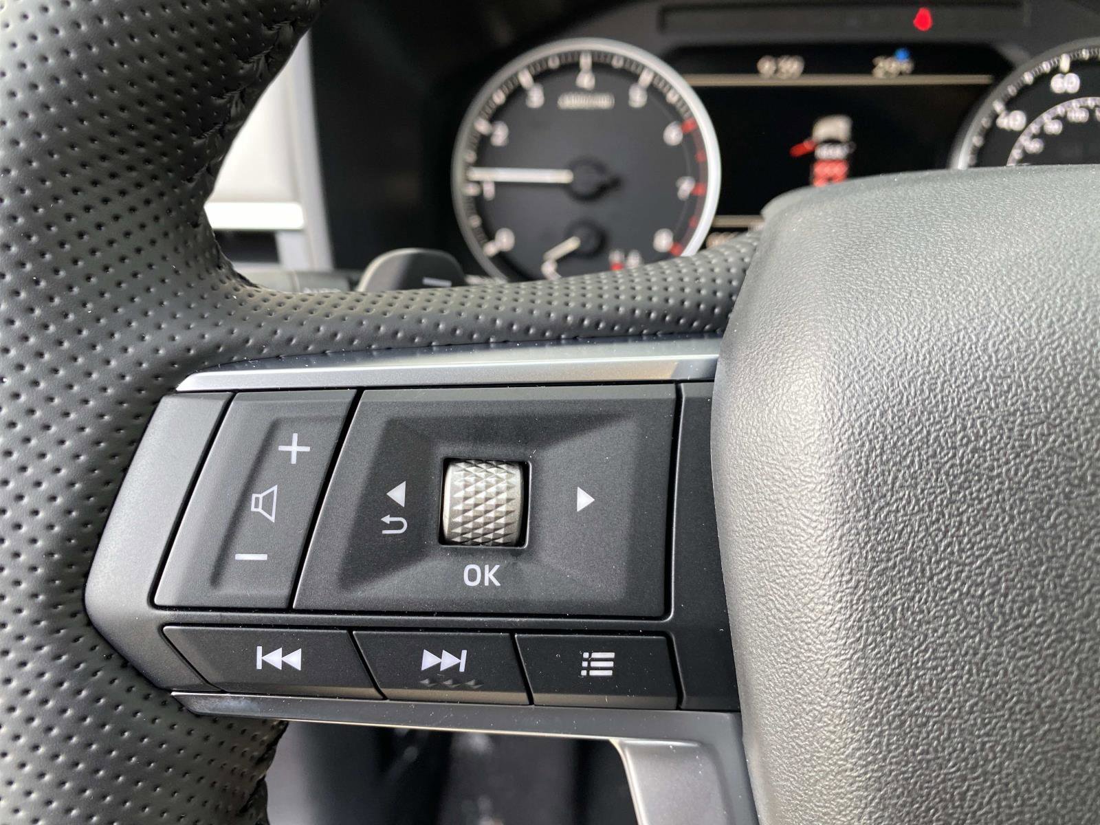 New 2026 Mitsubishi Outlander SE image 16