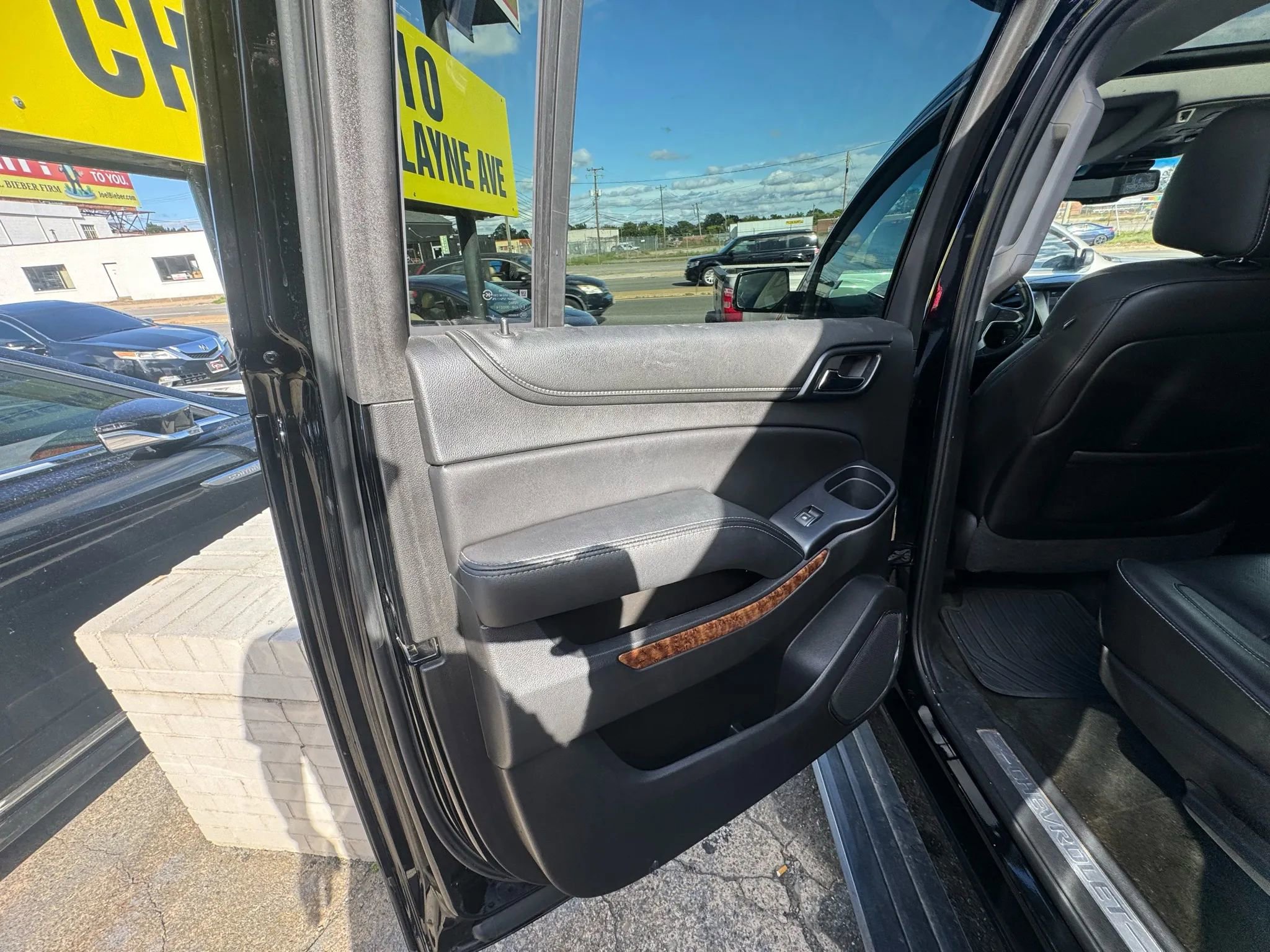 Used 2015 Chevrolet Suburban LTZ image 14