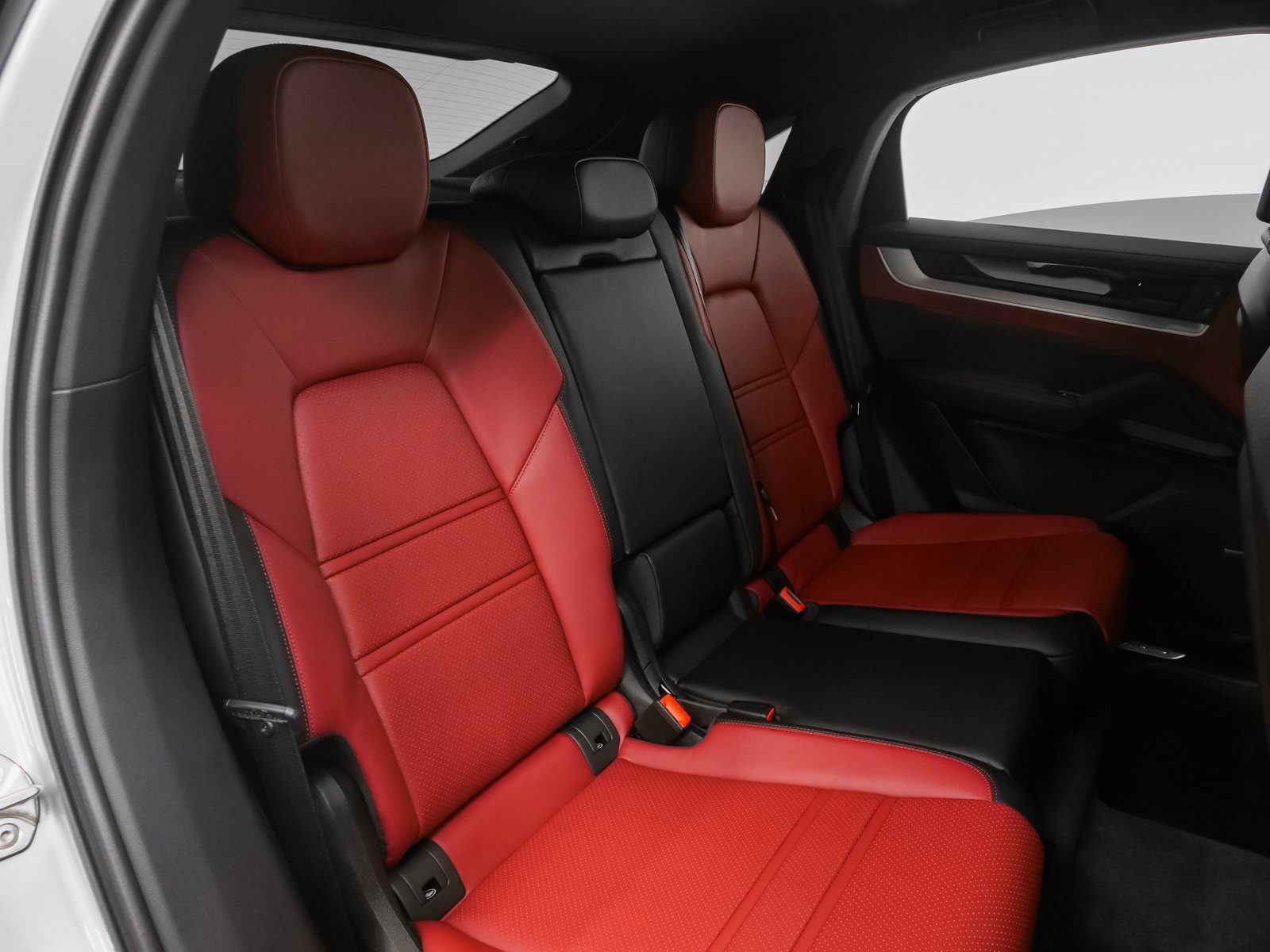 Used 2025 Porsche Cayenne Coupe image 27