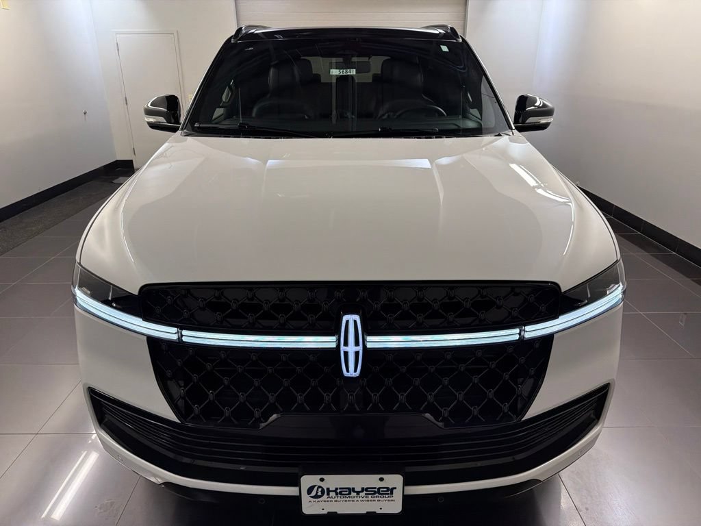 New 2027 Lincoln Navigator Black Label AWD/4WD image 2