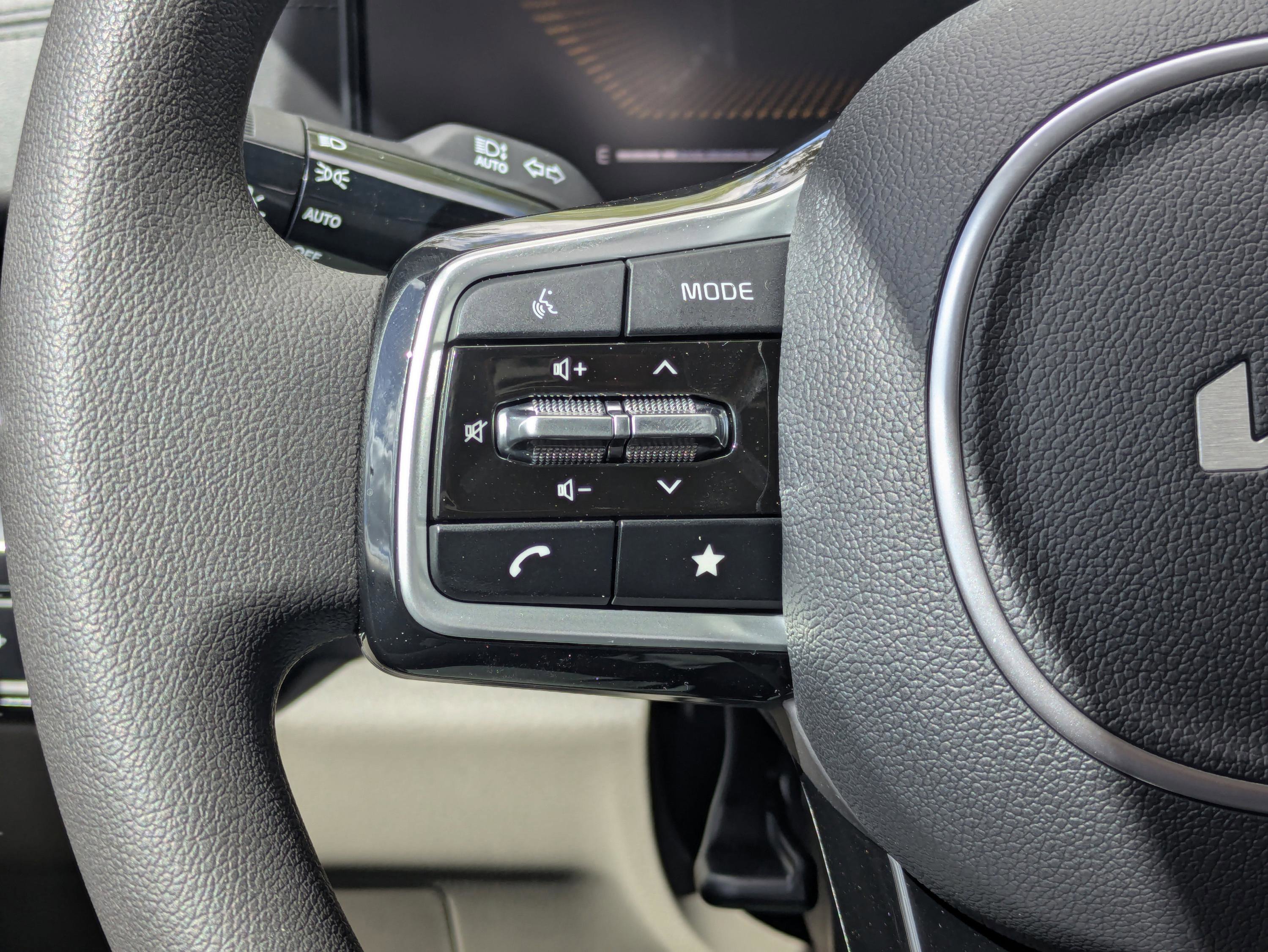 New 2026 Kia Carnival LX image 18