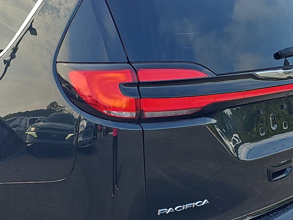 Used 2022 Chrysler Pacifica Touring-L FWD image 33