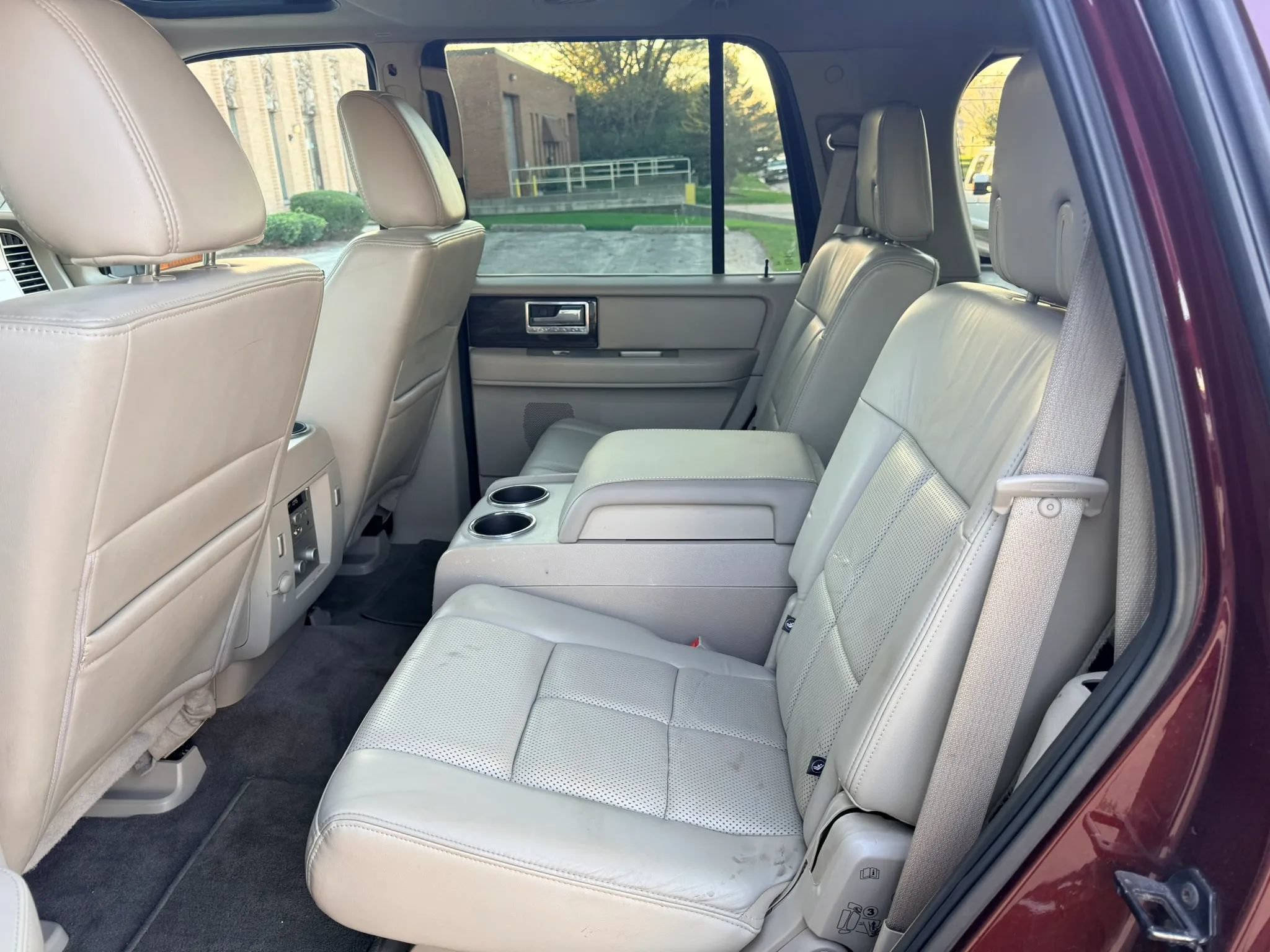 Used 2010 Lincoln Navigator 4WD image 18