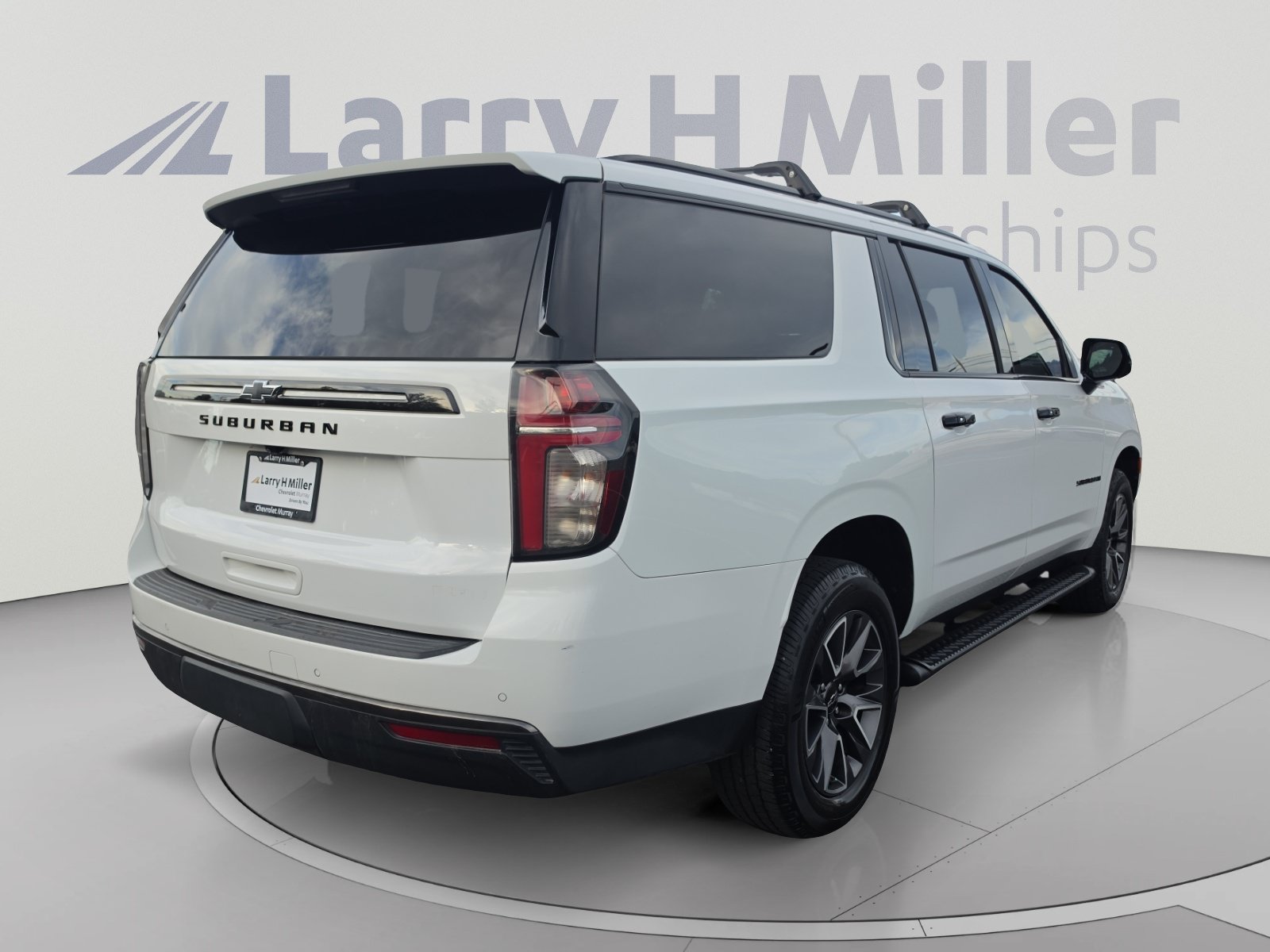 Certified 2022 Chevrolet Suburban Z71 w/ Luxury Package AWD/4WD image 5