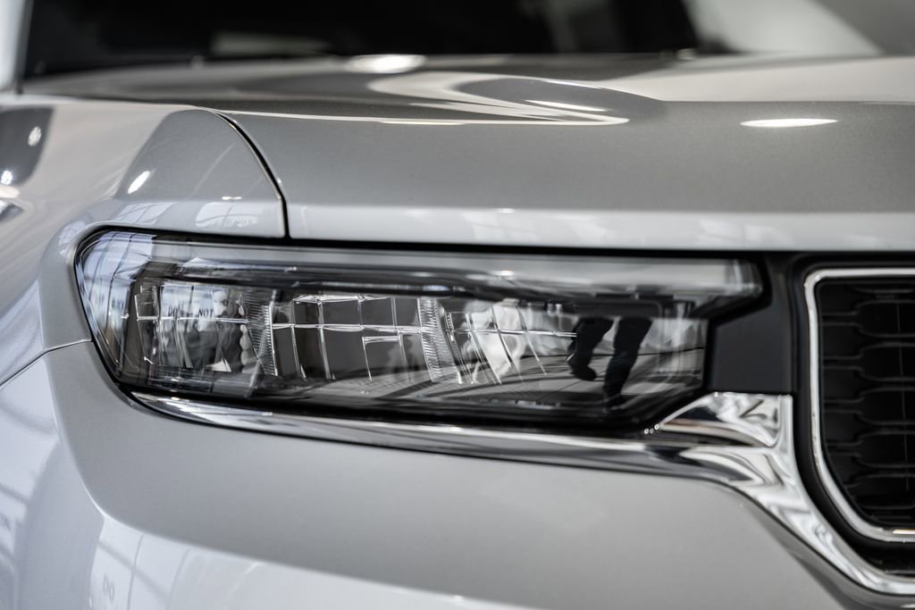 New 2025 Jeep Grand Cherokee Laredo X w/ Luxury Tech Group I image 13