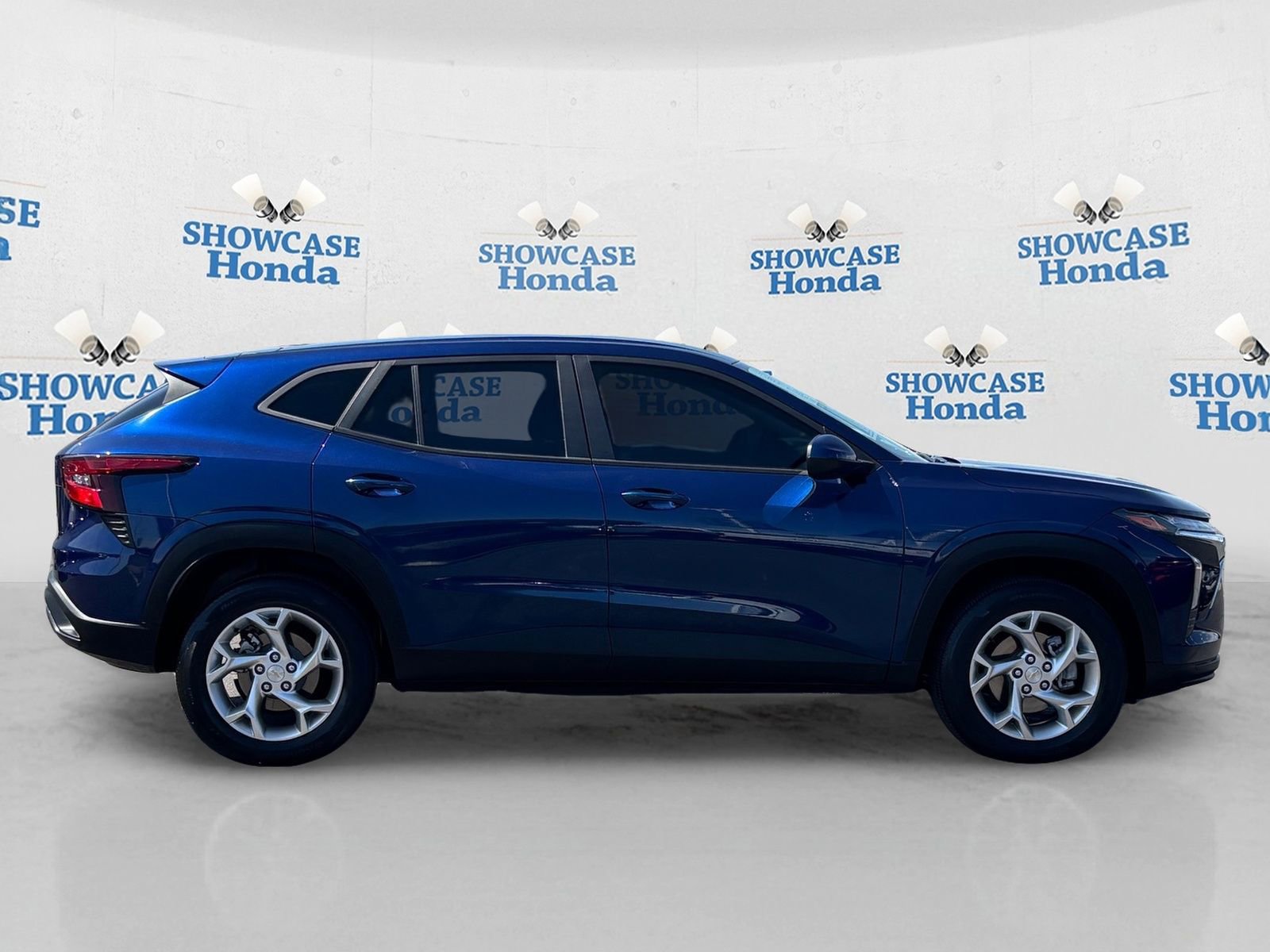 Used 2024 Chevrolet Trax LS w/ LS Convenience Package image 9