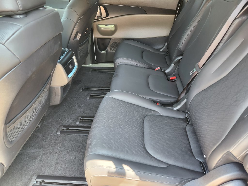 New 2026 Kia Carnival FWD image 24