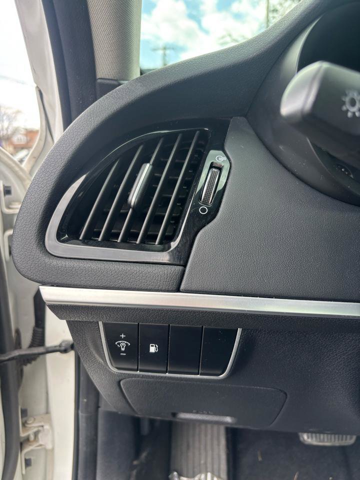 Used 2018 Kia Stinger Premium image 11