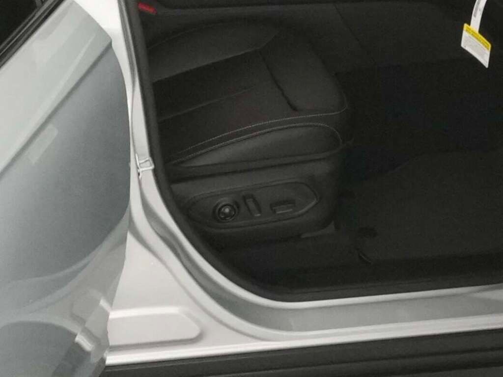 New 2025 Jeep Grand Cherokee L Limited w/ Black Appearance Package image 38