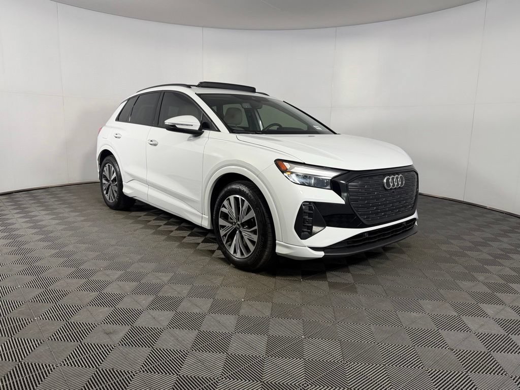 Used 2025 Audi Q4 e-tron Premium w/ Convenience Package RWD image 3