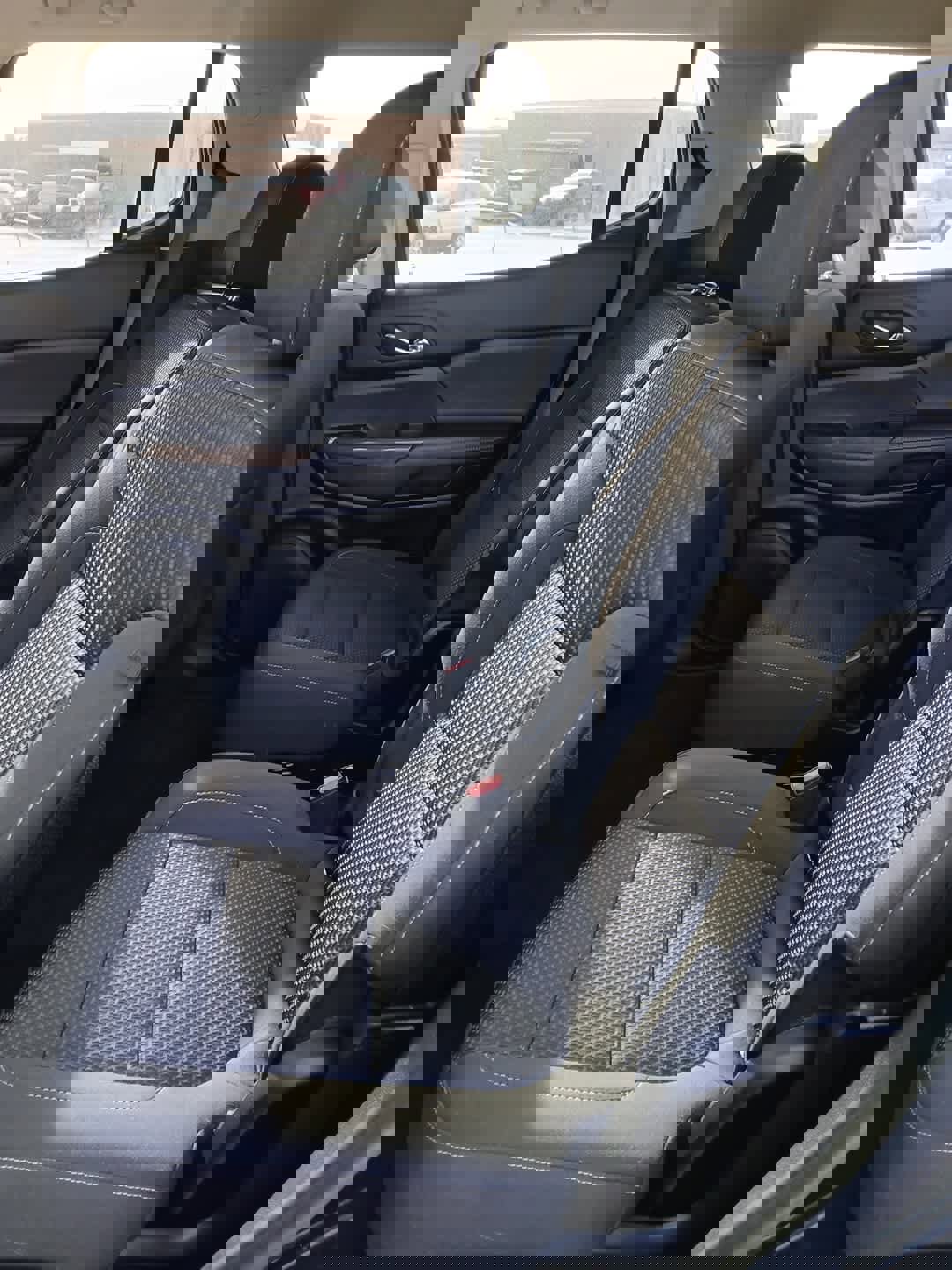 Used 2023 GMC Acadia SLE w/ Driver Convenience Package image 22