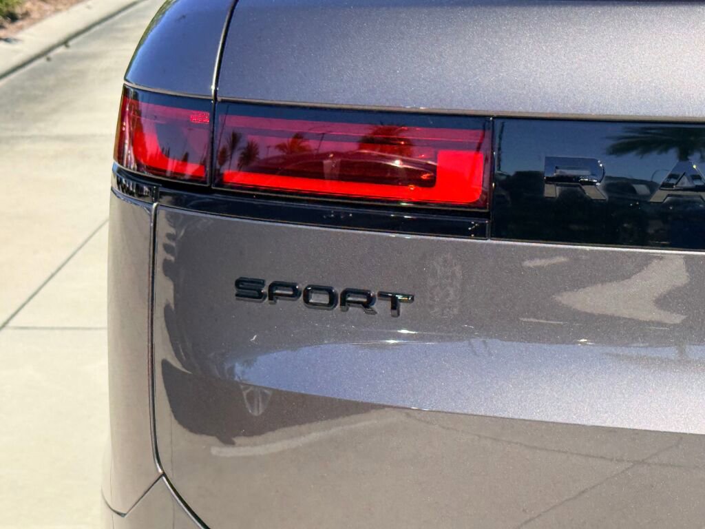 Used 2024 Land Rover Range Rover Sport Dynamic SE image 11