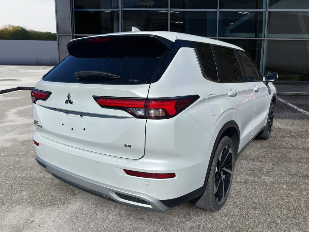 Used 2023 Mitsubishi Outlander SE image 5