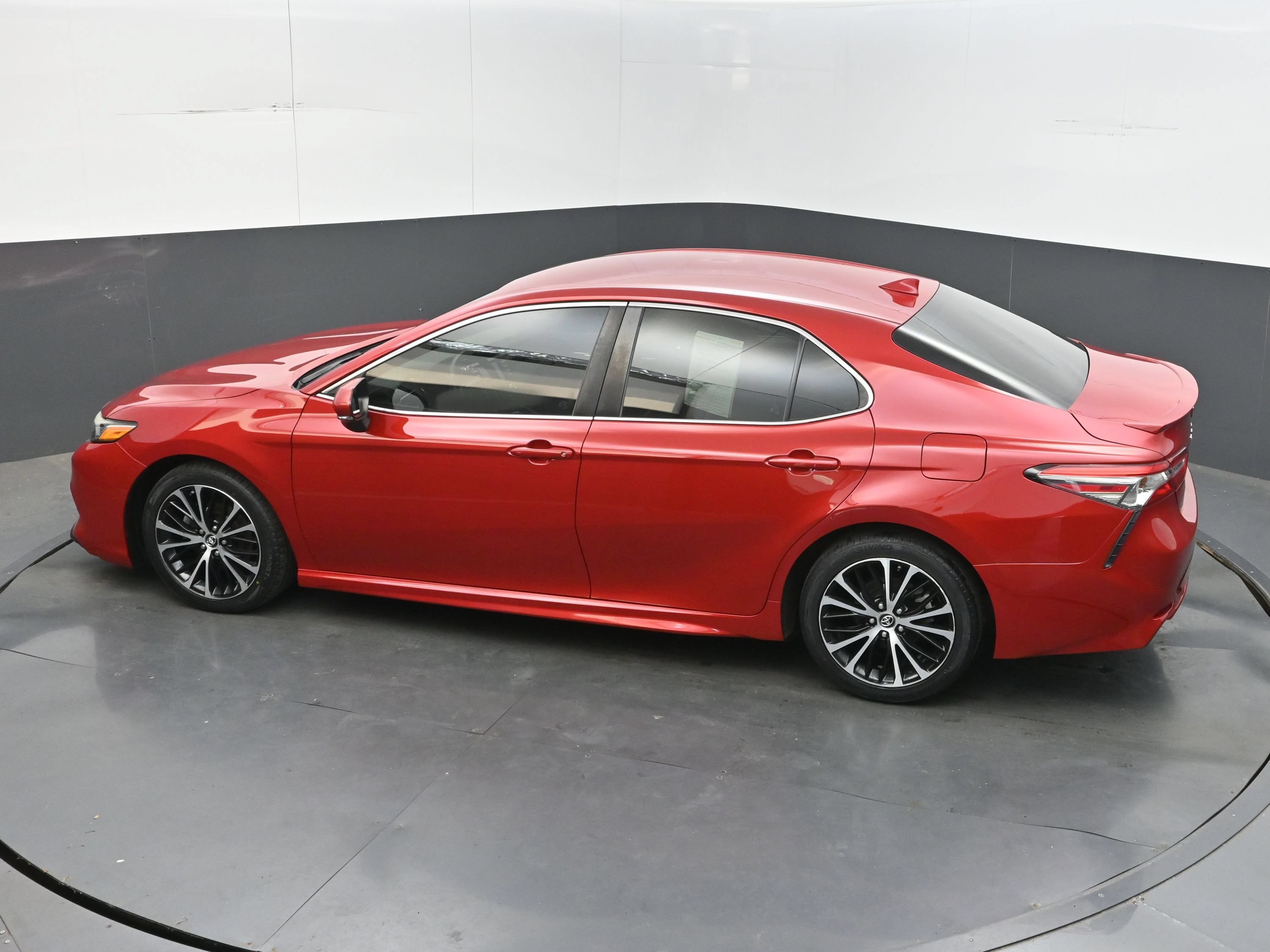 Used 2019 Toyota Camry SE w/ Convenience Package FWD image 33