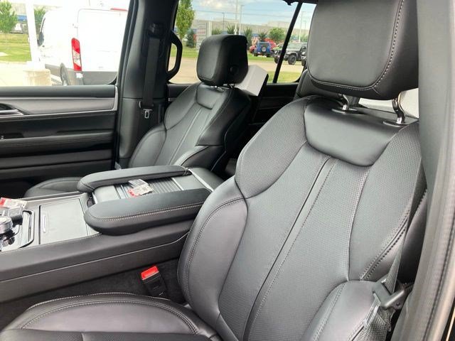 New 2026 Jeep Grand Wagoneer Limited w/ Convenience Group I AWD/4WD image 12