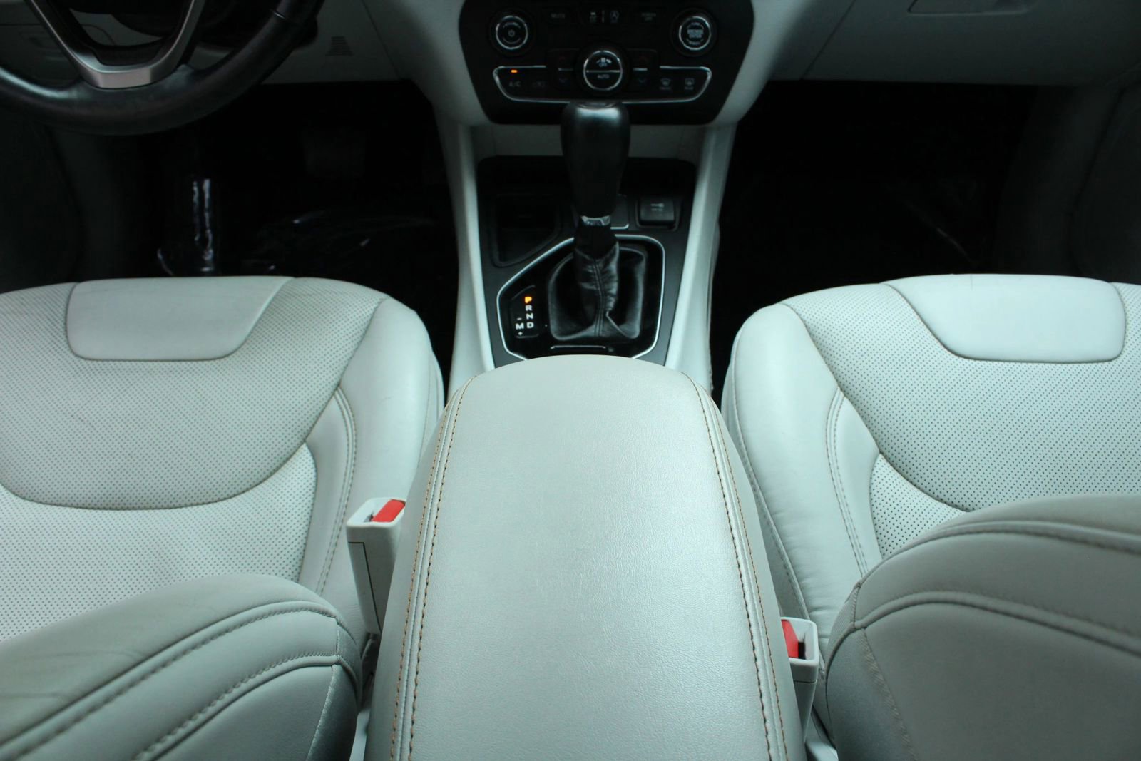 Used 2020 Jeep Cherokee Limited FWD image 27