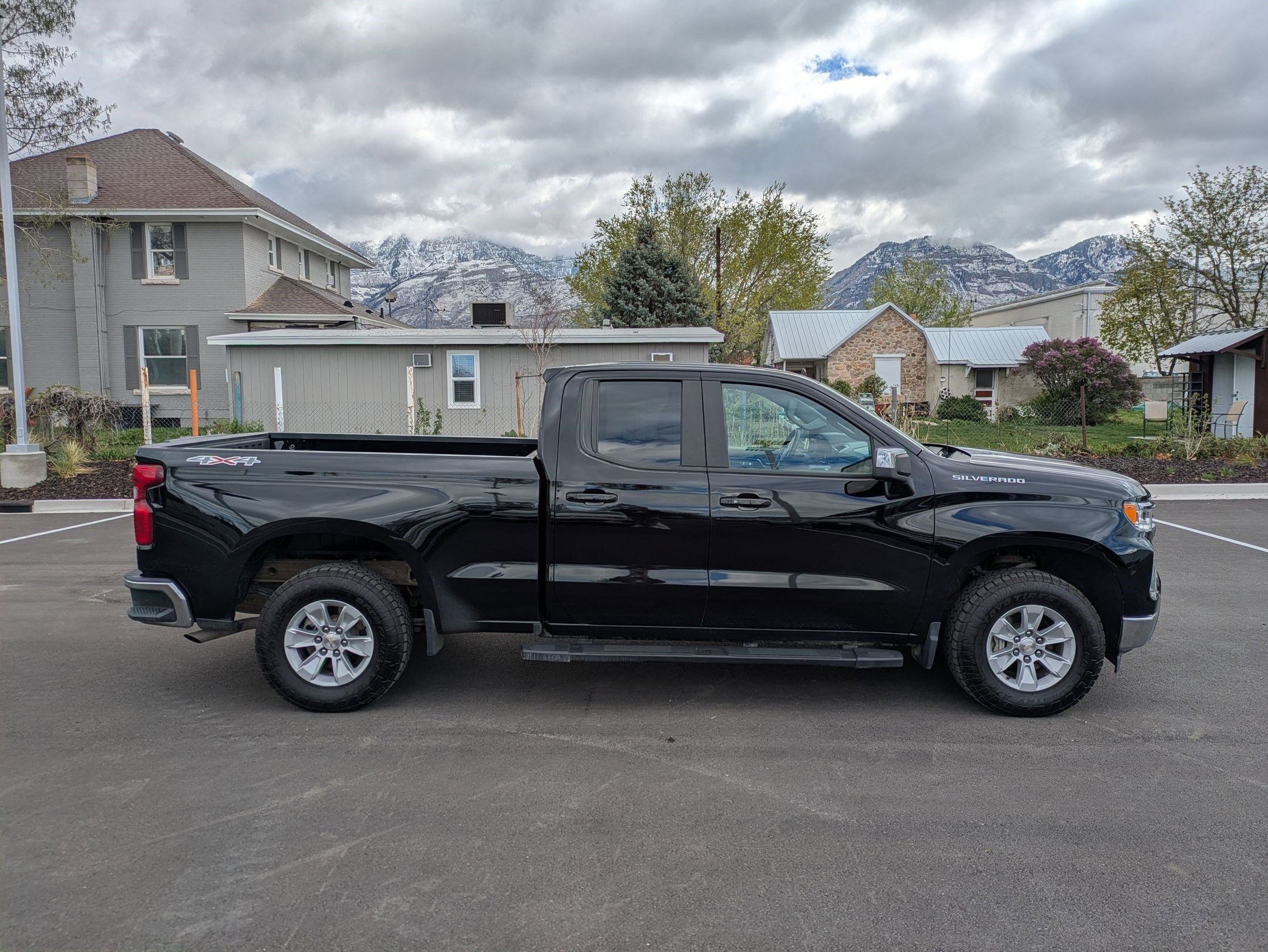 Used 2024 Chevrolet Silverado 1500 LT AWD/4WD image 2