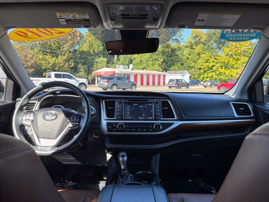 Used 2019 Toyota Highlander Limited FWD image 17